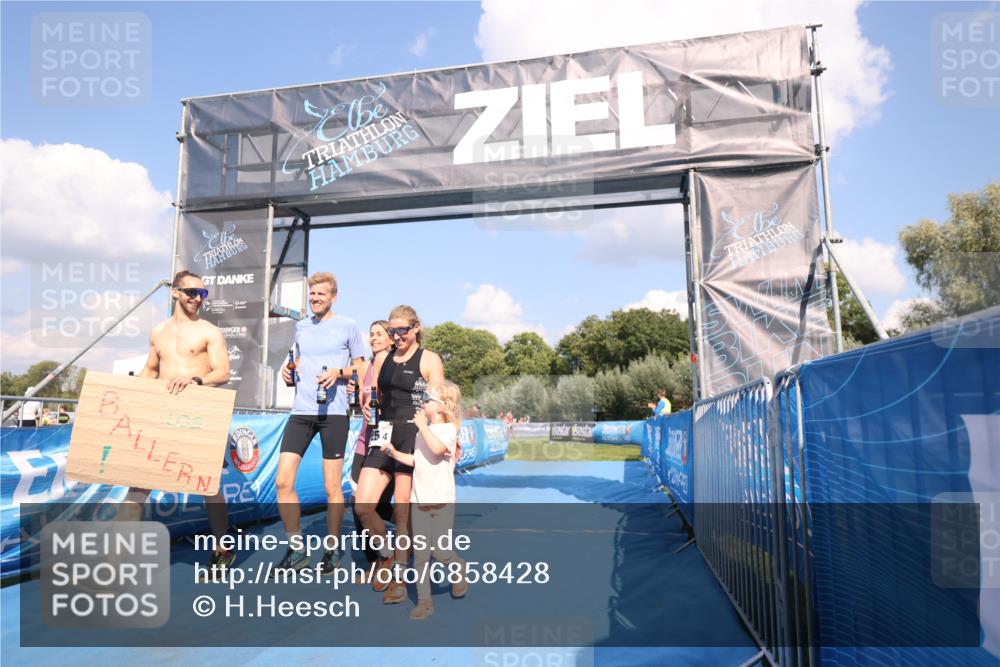 25.08.2024 - Elbe Triathlon Hamburg H.Heesch http://msf.ph/oto/6858428 25.08.2024 16:23:18 Ziel  meine-sportfotos.de