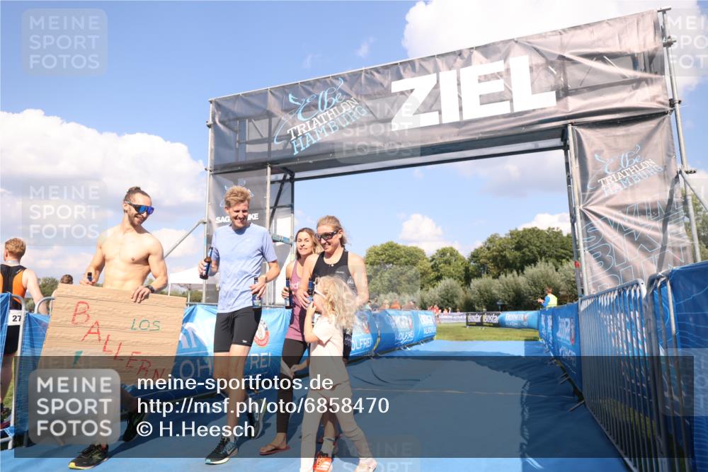 25.08.2024 - Elbe Triathlon Hamburg H.Heesch http://msf.ph/oto/6858470 25.08.2024 16:23:19 Ziel  meine-sportfotos.de