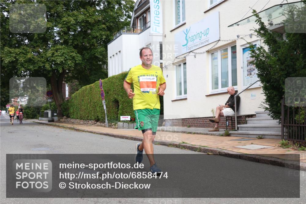 25.08.2024 - 20. Blankeneser Heldenlauf Strokosch-Dieckow http://msf.ph/oto/6858474 25.08.2024 09:51:54 Ziel 260, 261, 289 meine-sportfotos.de