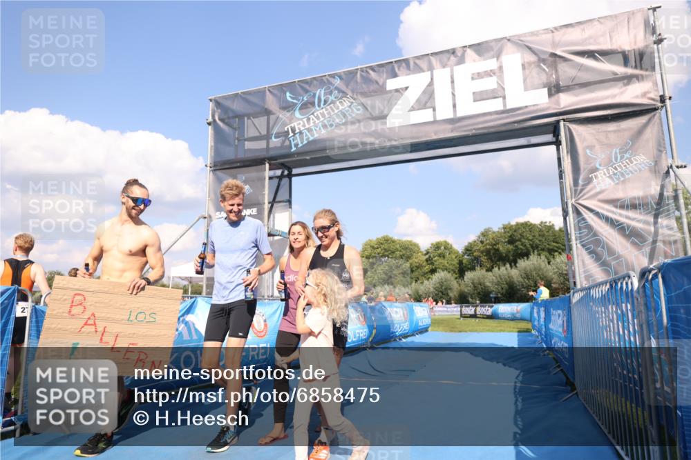 25.08.2024 - Elbe Triathlon Hamburg H.Heesch http://msf.ph/oto/6858475 25.08.2024 16:23:19 Ziel  meine-sportfotos.de