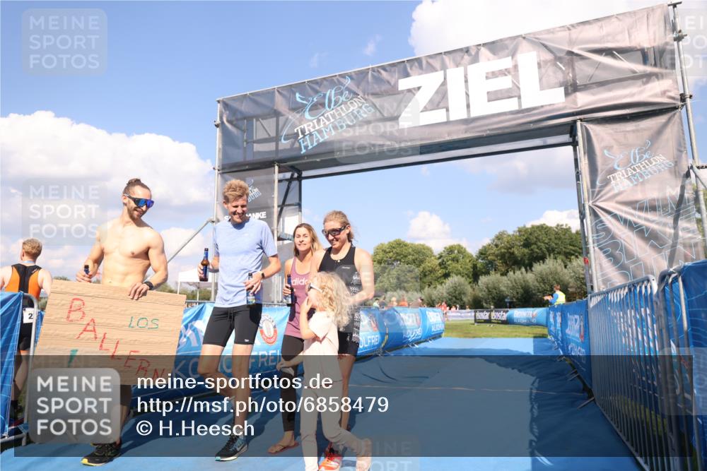 25.08.2024 - Elbe Triathlon Hamburg H.Heesch http://msf.ph/oto/6858479 25.08.2024 16:23:19 Ziel  meine-sportfotos.de