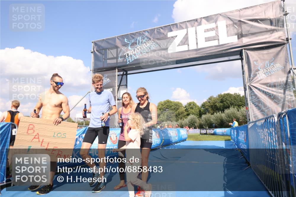 25.08.2024 - Elbe Triathlon Hamburg H.Heesch http://msf.ph/oto/6858483 25.08.2024 16:23:19 Ziel  meine-sportfotos.de