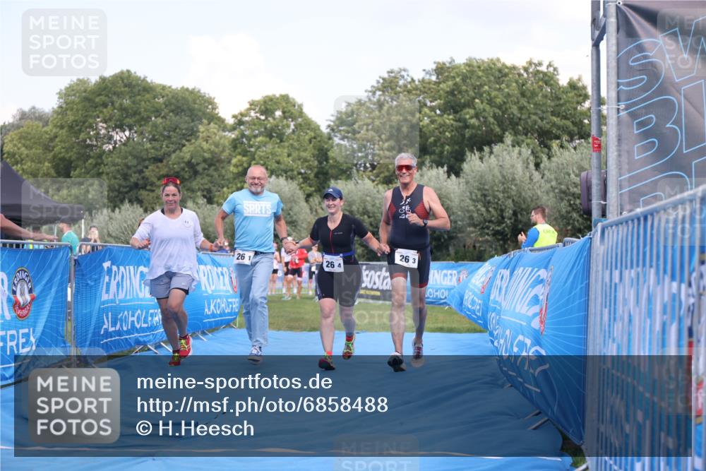 25.08.2024 - Elbe Triathlon Hamburg H.Heesch http://msf.ph/oto/6858488 25.08.2024 16:26:07 Ziel  meine-sportfotos.de