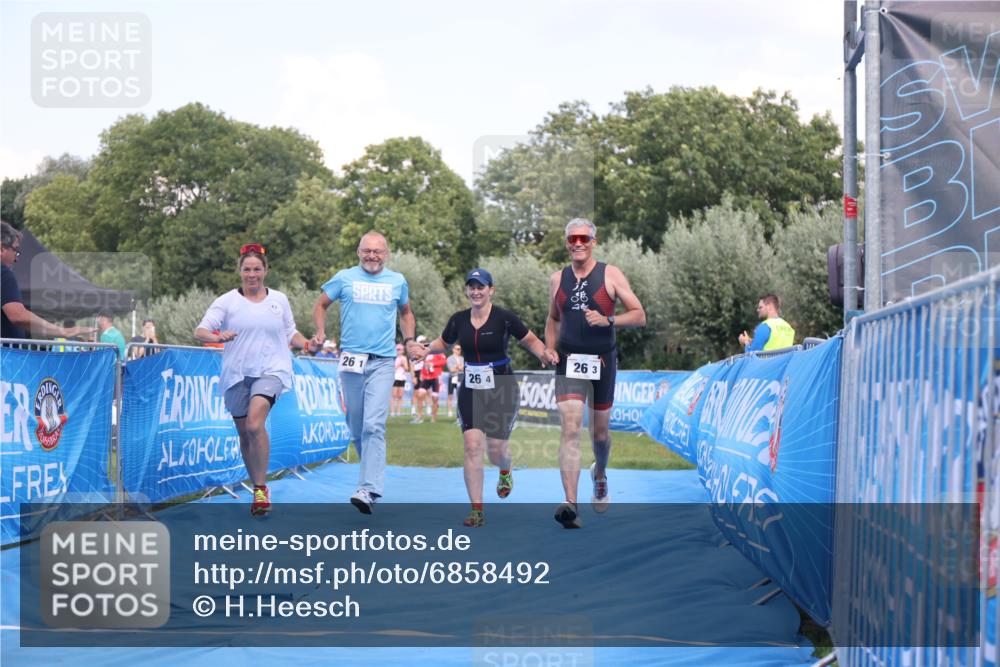 25.08.2024 - Elbe Triathlon Hamburg H.Heesch http://msf.ph/oto/6858492 25.08.2024 16:26:07 Ziel  meine-sportfotos.de