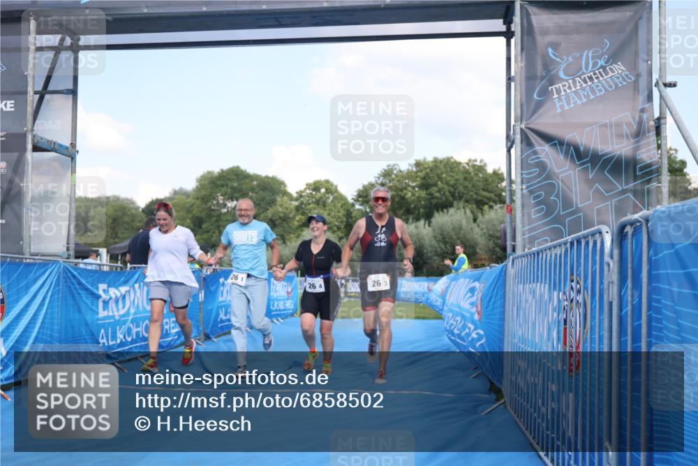 25.08.2024 - Elbe Triathlon Hamburg H.Heesch http://msf.ph/oto/6858502 25.08.2024 16:26:08 Ziel  meine-sportfotos.de