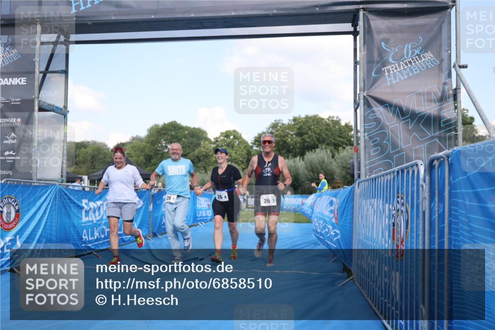 25.08.2024 - Elbe Triathlon Hamburg H.Heesch http://msf.ph/oto/6858510 25.08.2024 16:26:08 Ziel  meine-sportfotos.de