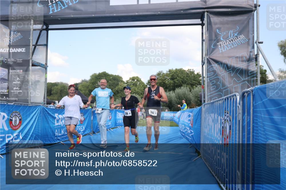 25.08.2024 - Elbe Triathlon Hamburg H.Heesch http://msf.ph/oto/6858522 25.08.2024 16:26:08 Ziel  meine-sportfotos.de