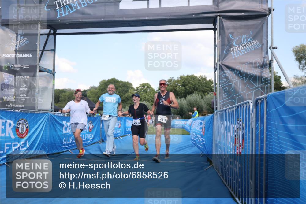 25.08.2024 - Elbe Triathlon Hamburg H.Heesch http://msf.ph/oto/6858526 25.08.2024 16:26:08 Ziel  meine-sportfotos.de