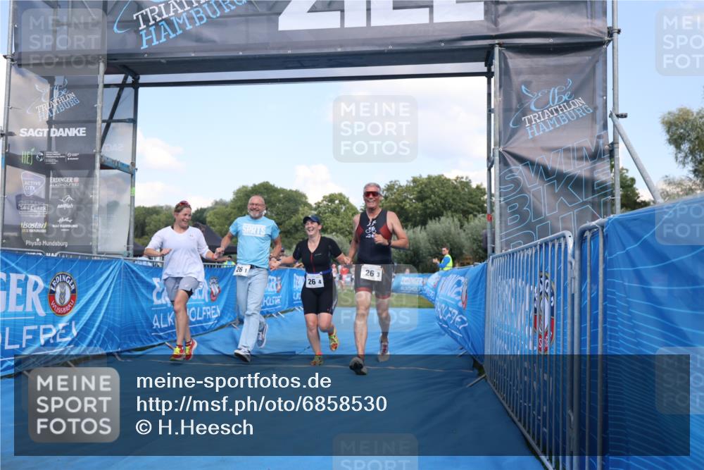 25.08.2024 - Elbe Triathlon Hamburg H.Heesch http://msf.ph/oto/6858530 25.08.2024 16:26:08 Ziel  meine-sportfotos.de