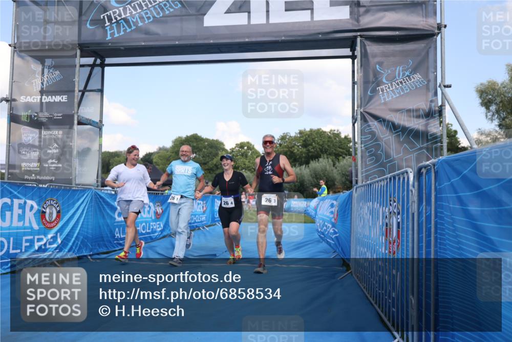 25.08.2024 - Elbe Triathlon Hamburg H.Heesch http://msf.ph/oto/6858534 25.08.2024 16:26:08 Ziel  meine-sportfotos.de