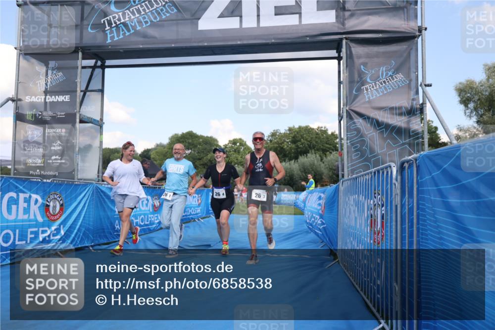 25.08.2024 - Elbe Triathlon Hamburg H.Heesch http://msf.ph/oto/6858538 25.08.2024 16:26:08 Ziel  meine-sportfotos.de
