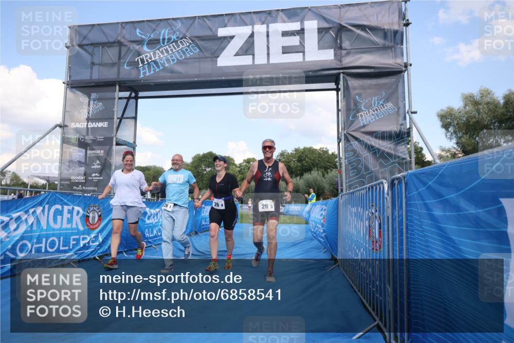 25.08.2024 - Elbe Triathlon Hamburg H.Heesch http://msf.ph/oto/6858541 25.08.2024 16:26:08 Ziel  meine-sportfotos.de
