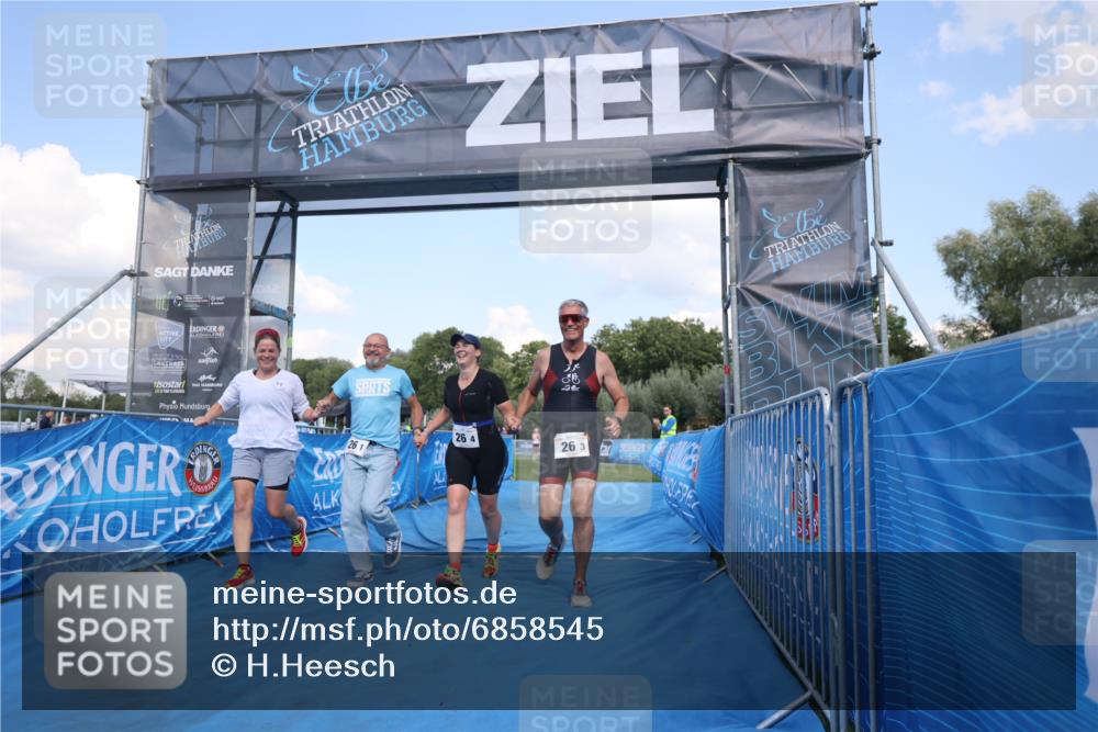 25.08.2024 - Elbe Triathlon Hamburg H.Heesch http://msf.ph/oto/6858545 25.08.2024 16:26:09 Ziel  meine-sportfotos.de