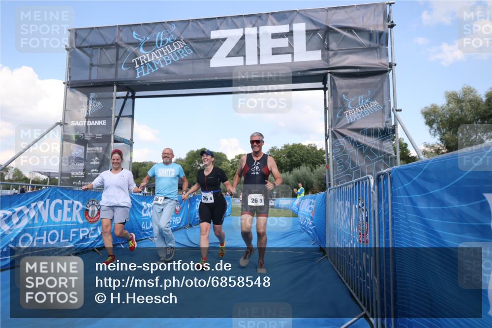 25.08.2024 - Elbe Triathlon Hamburg H.Heesch http://msf.ph/oto/6858548 25.08.2024 16:26:09 Ziel  meine-sportfotos.de