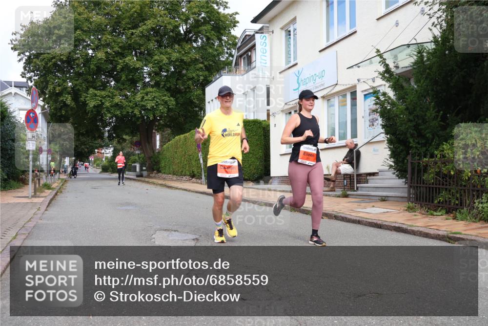 25.08.2024 - 20. Blankeneser Heldenlauf Strokosch-Dieckow http://msf.ph/oto/6858559 25.08.2024 09:52:04 Ziel 203, 260, 261 meine-sportfotos.de