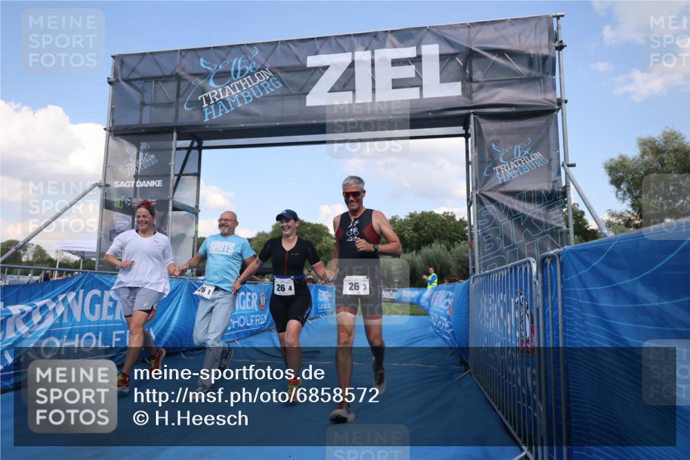 25.08.2024 - Elbe Triathlon Hamburg H.Heesch http://msf.ph/oto/6858572 25.08.2024 16:26:09 Ziel  meine-sportfotos.de
