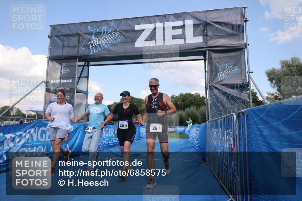 25.08.2024 - Elbe Triathlon Hamburg H.Heesch http://msf.ph/oto/6858575 25.08.2024 16:26:09 Ziel  meine-sportfotos.de