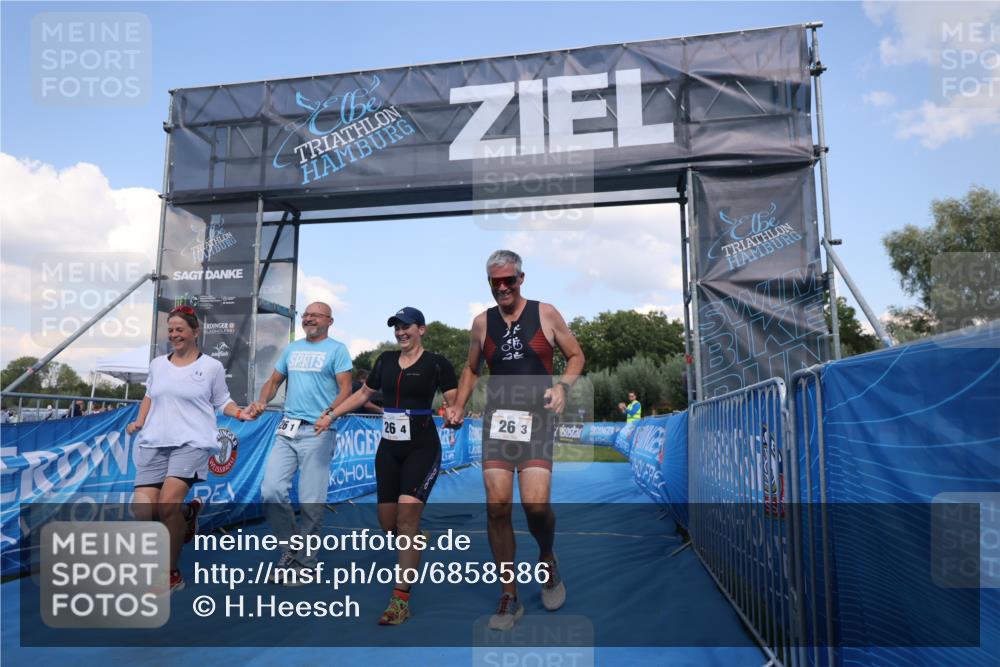 25.08.2024 - Elbe Triathlon Hamburg H.Heesch http://msf.ph/oto/6858586 25.08.2024 16:26:09 Ziel  meine-sportfotos.de