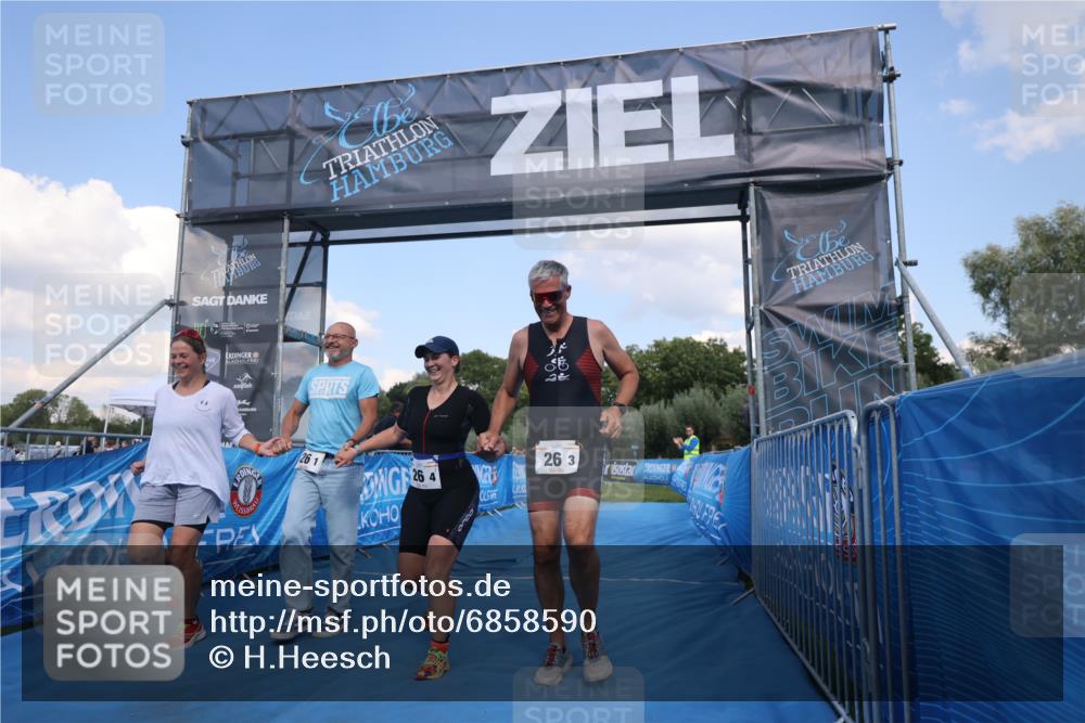 25.08.2024 - Elbe Triathlon Hamburg H.Heesch http://msf.ph/oto/6858590 25.08.2024 16:26:09 Ziel  meine-sportfotos.de