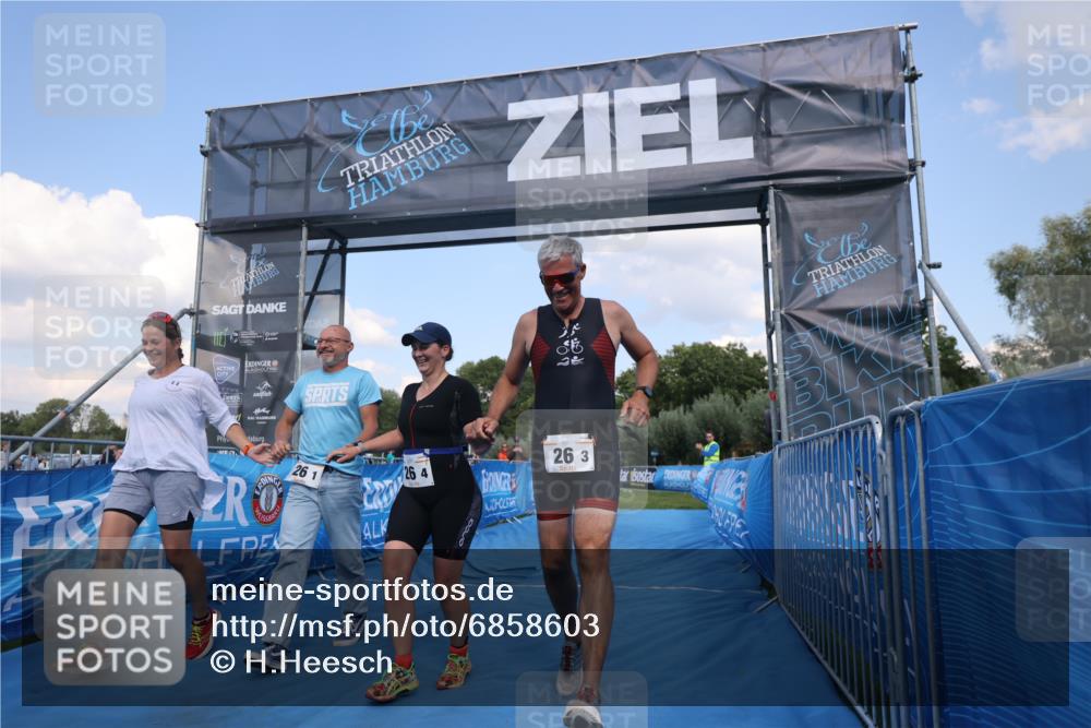 25.08.2024 - Elbe Triathlon Hamburg H.Heesch http://msf.ph/oto/6858603 25.08.2024 16:26:09 Ziel  meine-sportfotos.de