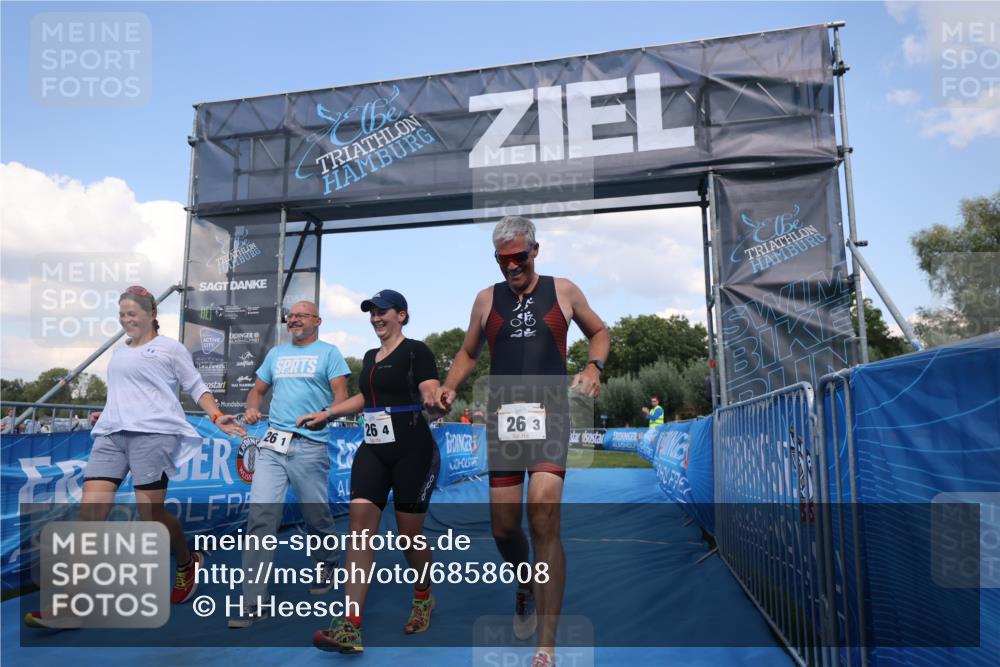 25.08.2024 - Elbe Triathlon Hamburg H.Heesch http://msf.ph/oto/6858608 25.08.2024 16:26:09 Ziel  meine-sportfotos.de