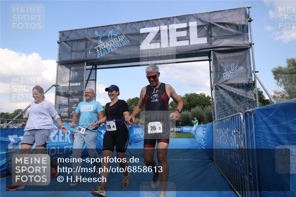 25.08.2024 - Elbe Triathlon Hamburg H.Heesch http://msf.ph/oto/6858613 25.08.2024 16:26:09 Ziel  meine-sportfotos.de