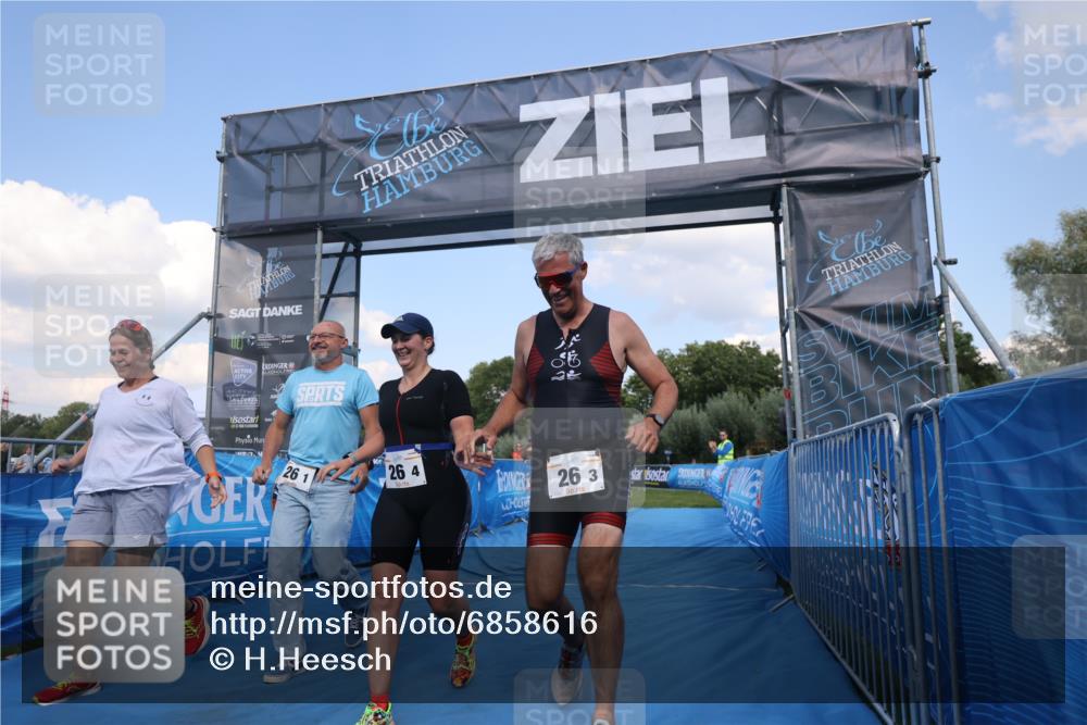 25.08.2024 - Elbe Triathlon Hamburg H.Heesch http://msf.ph/oto/6858616 25.08.2024 16:26:09 Ziel  meine-sportfotos.de
