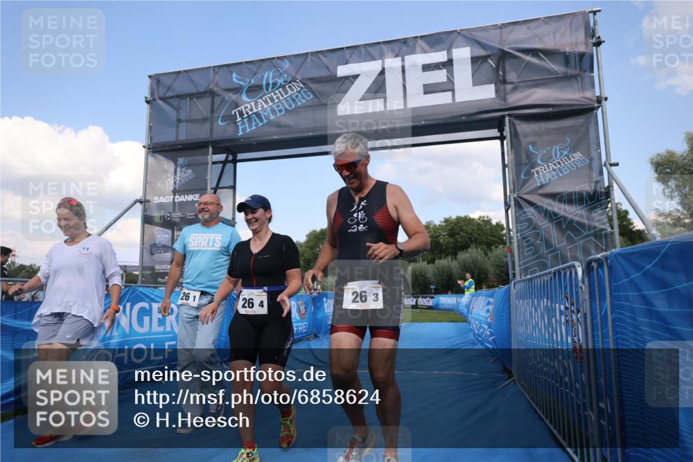 25.08.2024 - Elbe Triathlon Hamburg H.Heesch http://msf.ph/oto/6858624 25.08.2024 16:26:09 Ziel  meine-sportfotos.de
