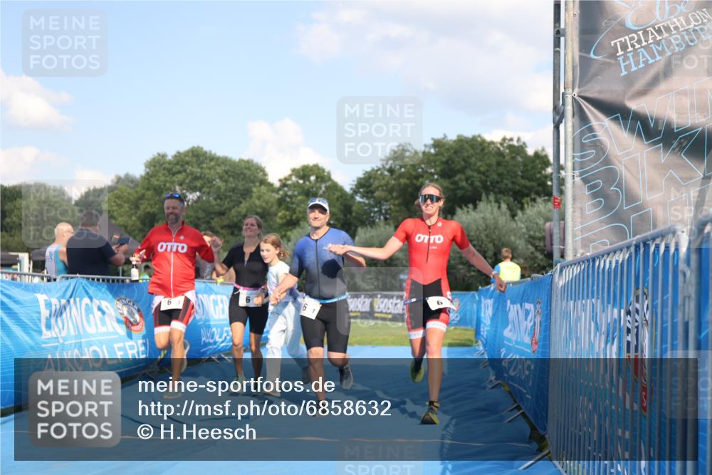 25.08.2024 - Elbe Triathlon Hamburg H.Heesch http://msf.ph/oto/6858632 25.08.2024 16:26:27 Ziel  meine-sportfotos.de