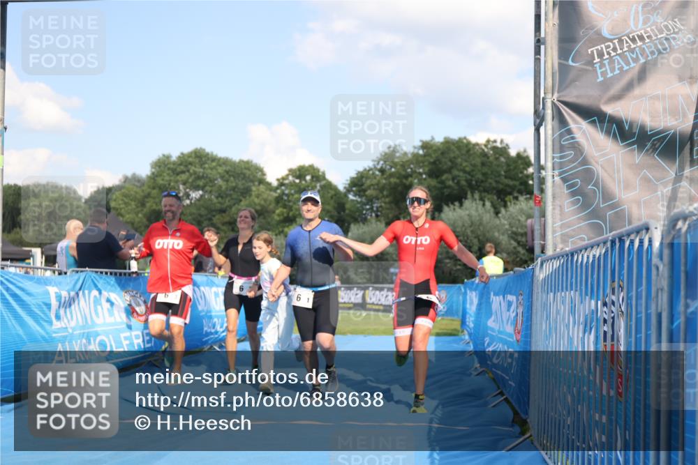 25.08.2024 - Elbe Triathlon Hamburg H.Heesch http://msf.ph/oto/6858638 25.08.2024 16:26:27 Ziel  meine-sportfotos.de