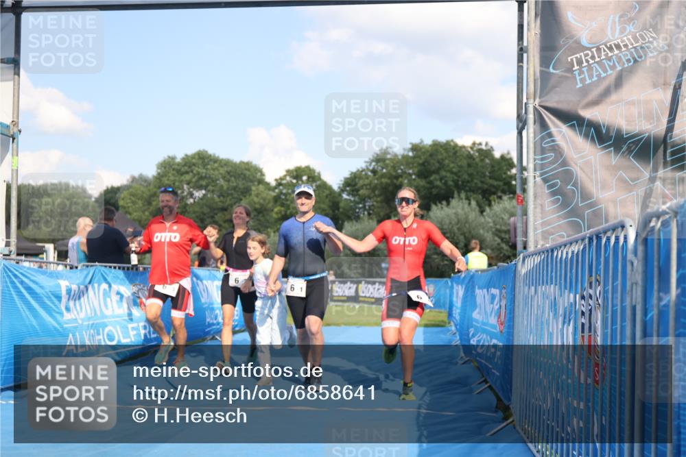 25.08.2024 - Elbe Triathlon Hamburg H.Heesch http://msf.ph/oto/6858641 25.08.2024 16:26:27 Ziel  meine-sportfotos.de