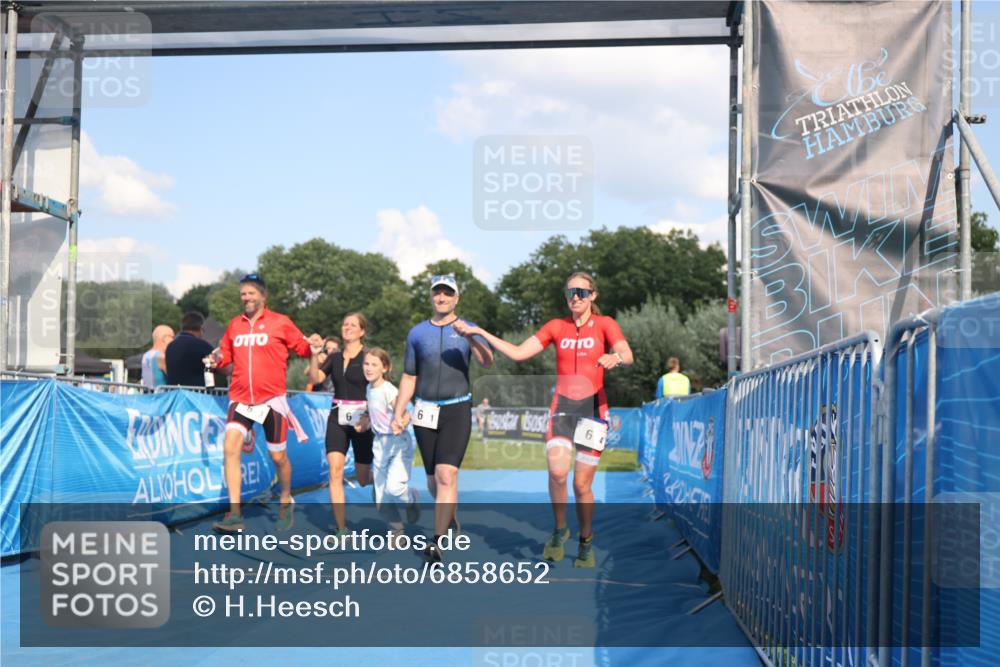25.08.2024 - Elbe Triathlon Hamburg H.Heesch http://msf.ph/oto/6858652 25.08.2024 16:26:27 Ziel  meine-sportfotos.de