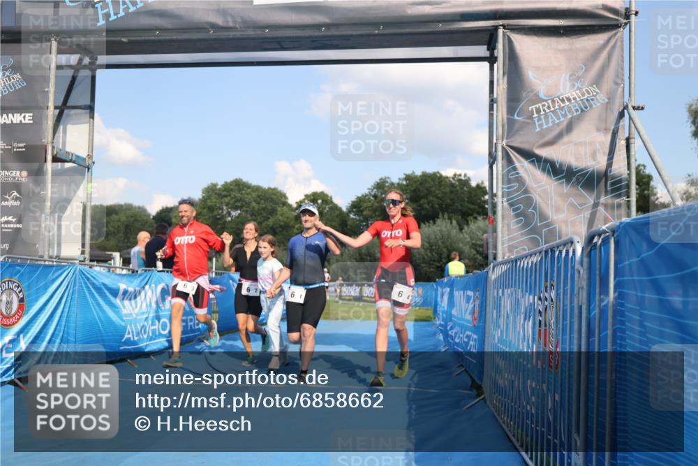 25.08.2024 - Elbe Triathlon Hamburg H.Heesch http://msf.ph/oto/6858662 25.08.2024 16:26:27 Ziel  meine-sportfotos.de