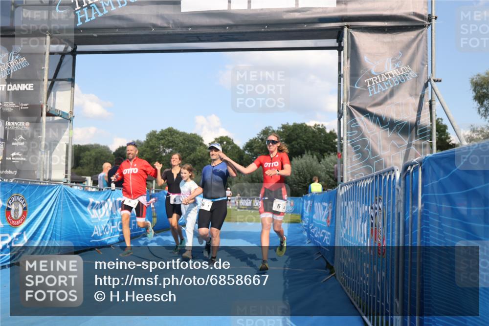 25.08.2024 - Elbe Triathlon Hamburg H.Heesch http://msf.ph/oto/6858667 25.08.2024 16:26:27 Ziel  meine-sportfotos.de