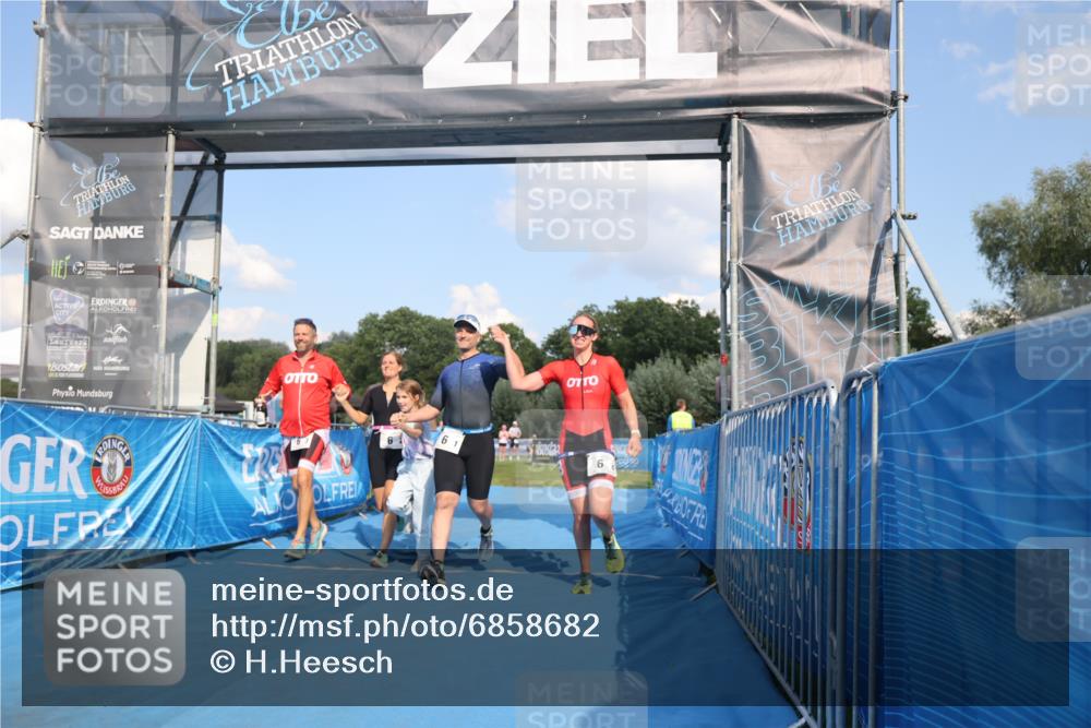 25.08.2024 - Elbe Triathlon Hamburg H.Heesch http://msf.ph/oto/6858682 25.08.2024 16:26:27 Ziel  meine-sportfotos.de