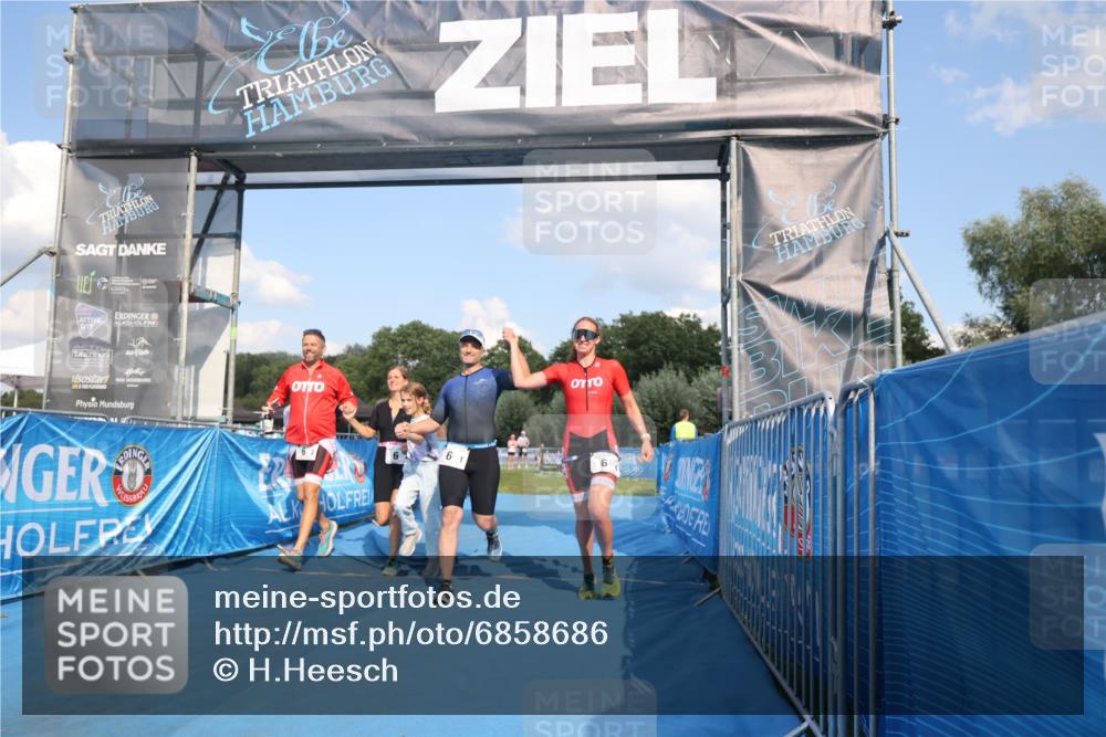 25.08.2024 - Elbe Triathlon Hamburg H.Heesch http://msf.ph/oto/6858686 25.08.2024 16:26:27 Ziel  meine-sportfotos.de