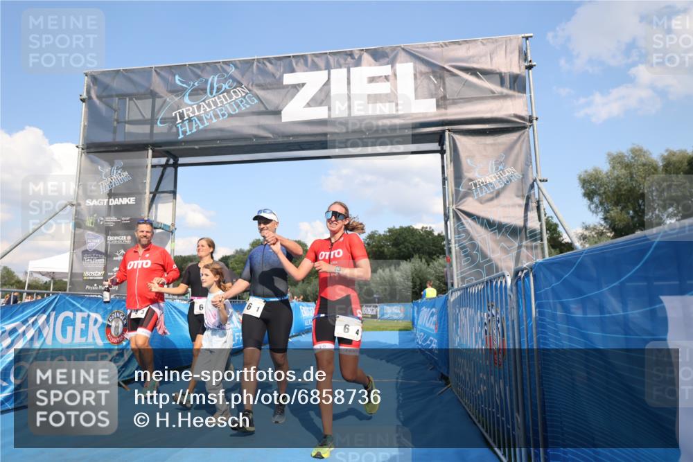 25.08.2024 - Elbe Triathlon Hamburg H.Heesch http://msf.ph/oto/6858736 25.08.2024 16:26:28 Ziel  meine-sportfotos.de