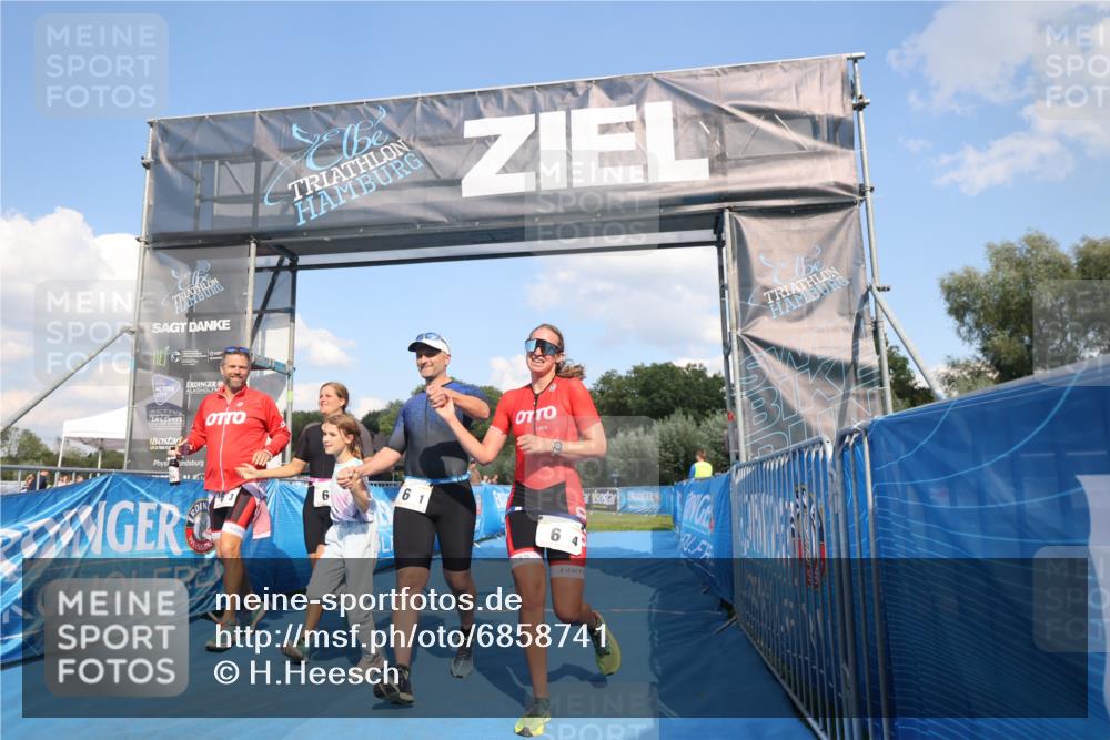 25.08.2024 - Elbe Triathlon Hamburg H.Heesch http://msf.ph/oto/6858741 25.08.2024 16:26:28 Ziel  meine-sportfotos.de