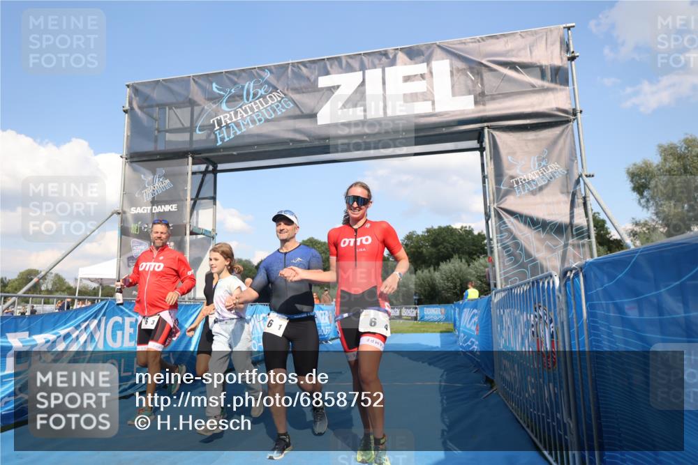 25.08.2024 - Elbe Triathlon Hamburg H.Heesch http://msf.ph/oto/6858752 25.08.2024 16:26:28 Ziel  meine-sportfotos.de