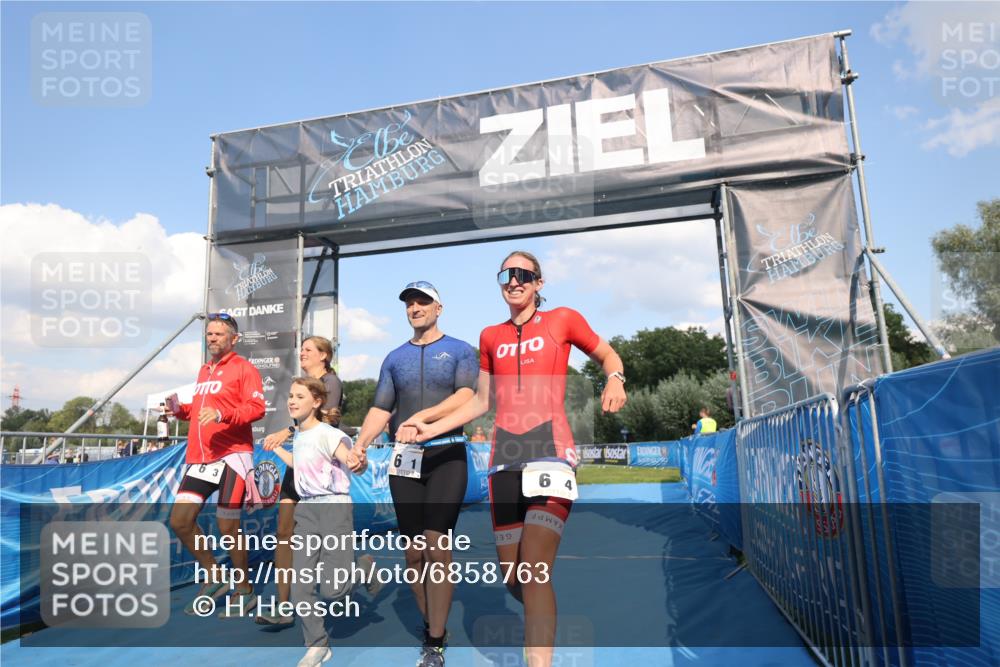 25.08.2024 - Elbe Triathlon Hamburg H.Heesch http://msf.ph/oto/6858763 25.08.2024 16:26:28 Ziel  meine-sportfotos.de