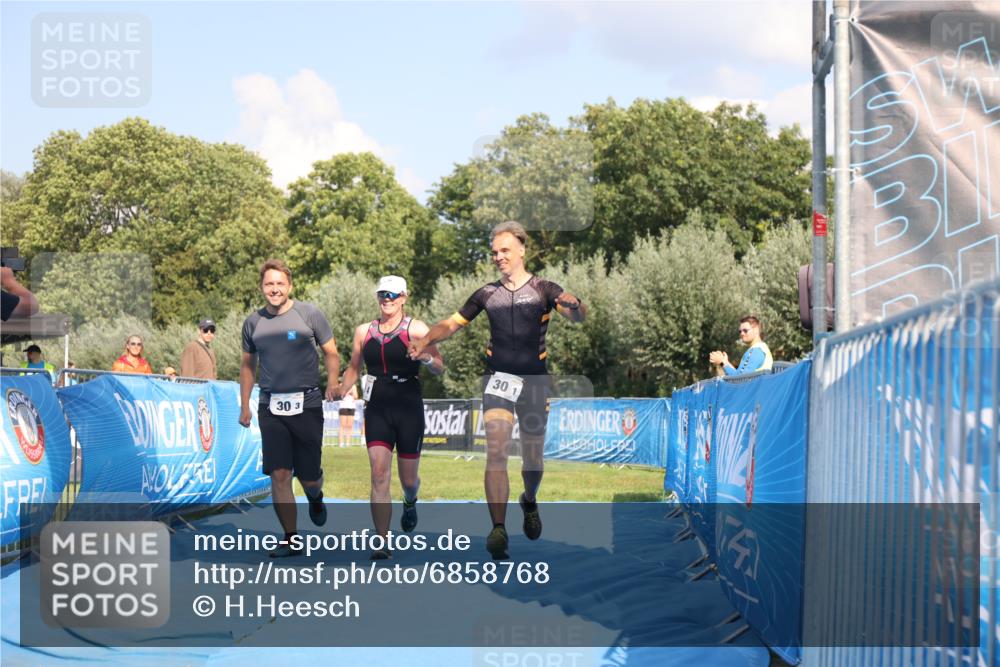 25.08.2024 - Elbe Triathlon Hamburg H.Heesch http://msf.ph/oto/6858768 25.08.2024 16:26:49 Ziel  meine-sportfotos.de