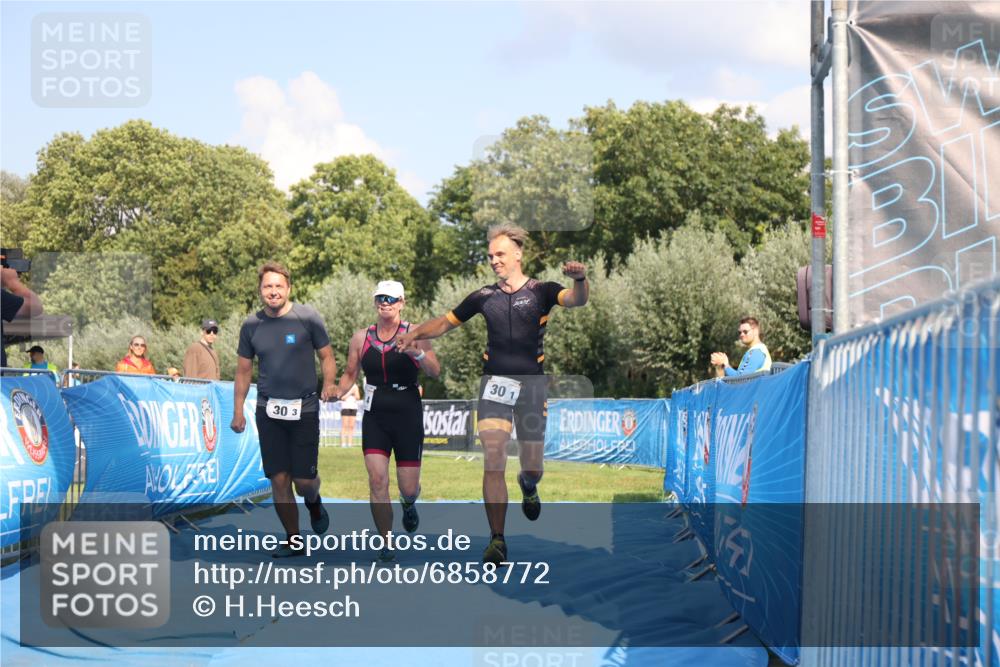 25.08.2024 - Elbe Triathlon Hamburg H.Heesch http://msf.ph/oto/6858772 25.08.2024 16:26:49 Ziel  meine-sportfotos.de