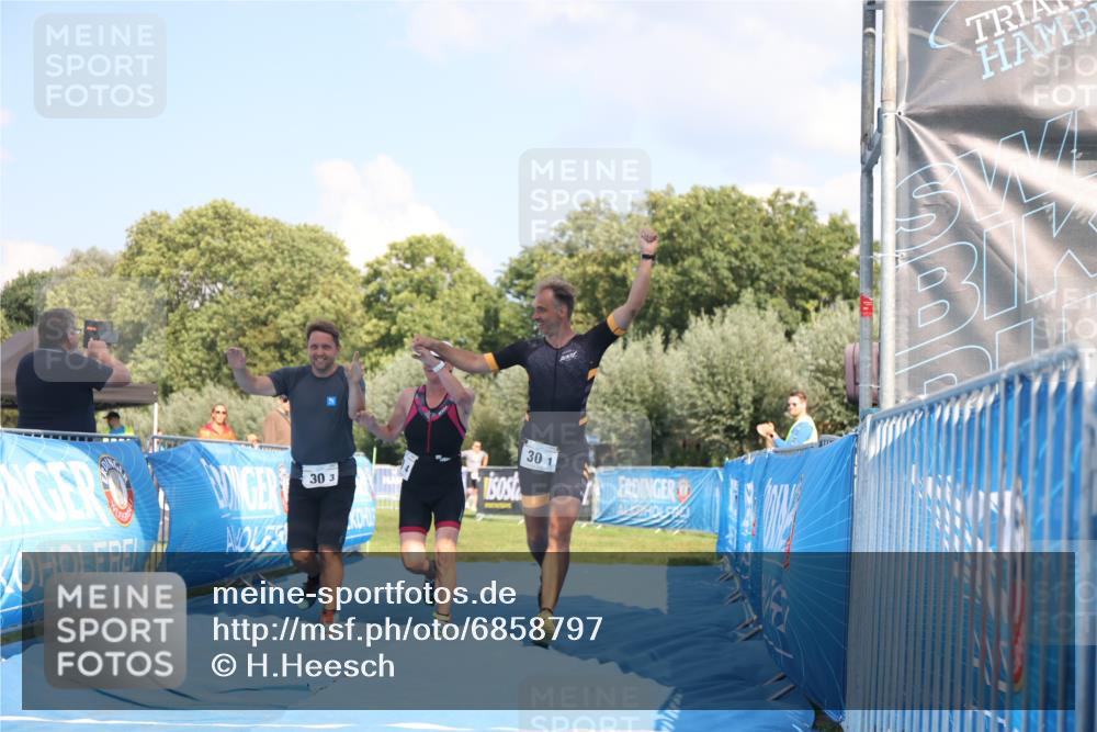 25.08.2024 - Elbe Triathlon Hamburg H.Heesch http://msf.ph/oto/6858797 25.08.2024 16:26:49 Ziel  meine-sportfotos.de