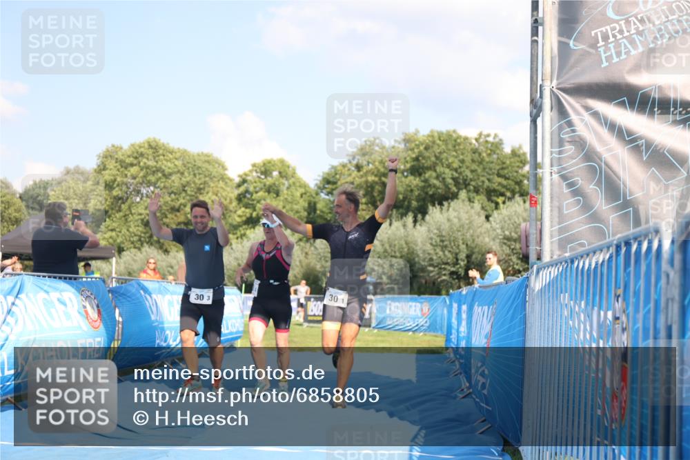 25.08.2024 - Elbe Triathlon Hamburg H.Heesch http://msf.ph/oto/6858805 25.08.2024 16:26:49 Ziel  meine-sportfotos.de