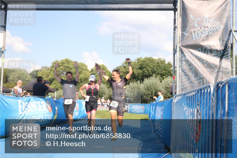 25.08.2024 - Elbe Triathlon Hamburg H.Heesch http://msf.ph/oto/6858830 25.08.2024 16:26:49 Ziel  meine-sportfotos.de
