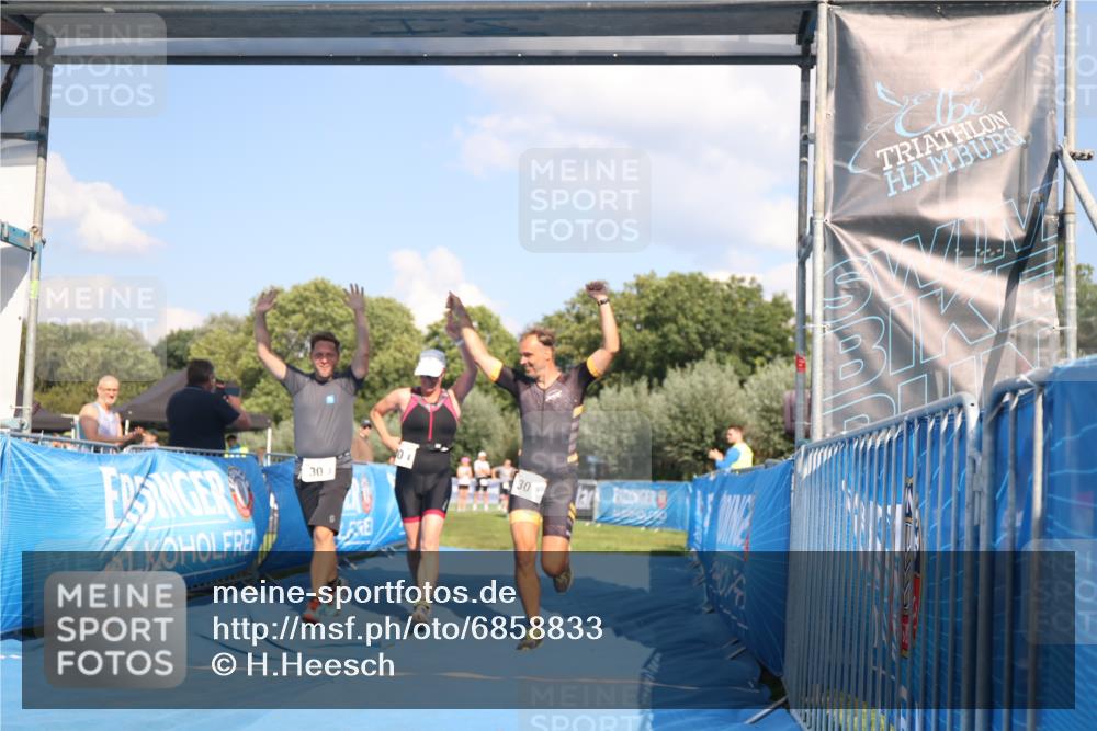 25.08.2024 - Elbe Triathlon Hamburg H.Heesch http://msf.ph/oto/6858833 25.08.2024 16:26:49 Ziel  meine-sportfotos.de