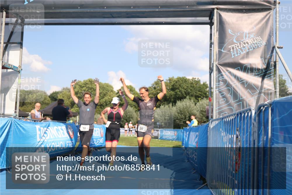 25.08.2024 - Elbe Triathlon Hamburg H.Heesch http://msf.ph/oto/6858841 25.08.2024 16:26:50 Ziel  meine-sportfotos.de