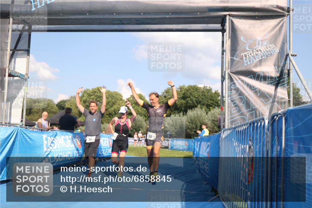 25.08.2024 - Elbe Triathlon Hamburg H.Heesch http://msf.ph/oto/6858845 25.08.2024 16:26:50 Ziel  meine-sportfotos.de
