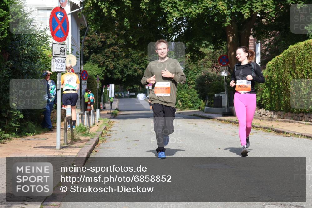 25.08.2024 - 20. Blankeneser Heldenlauf Strokosch-Dieckow http://msf.ph/oto/6858852 25.08.2024 09:52:55 Ziel 225, 226 meine-sportfotos.de