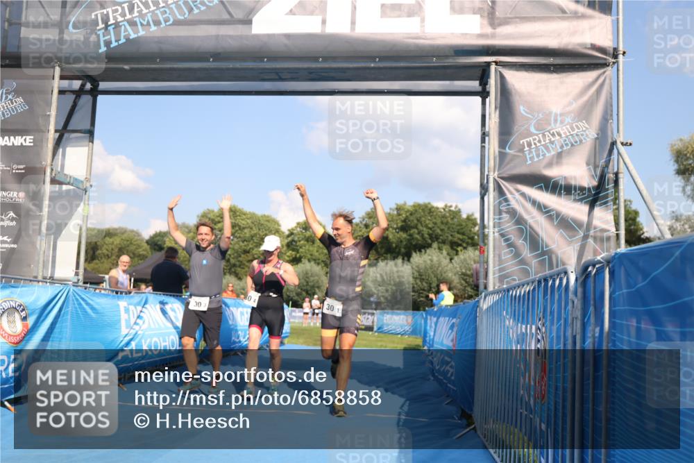 25.08.2024 - Elbe Triathlon Hamburg H.Heesch http://msf.ph/oto/6858858 25.08.2024 16:26:50 Ziel  meine-sportfotos.de